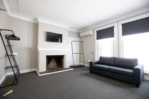 Horse And Jockey Hotel Homebush - Accommodation Port Macquarie 2