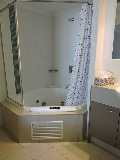 BASE Holidays - Ettalong Beach Premium Apartments - Accommodation Port Macquarie 16