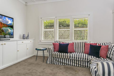 Summery, Spacious 4 Bed Home In Kurraba Point - Accommodation Port Macquarie 12