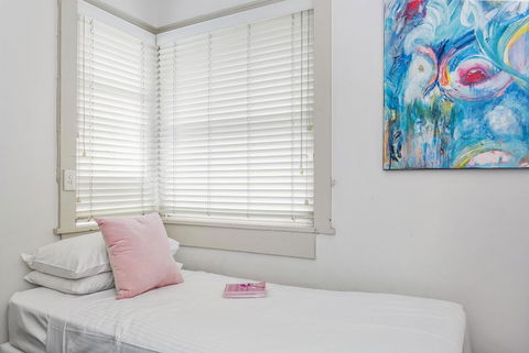 Summery, Spacious 4 Bed Home In Kurraba Point - Accommodation Port Macquarie 6