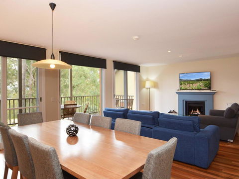 Villa De Saran Located Within Cypress Lakes - Accommodation Port Macquarie 6