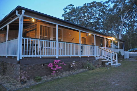 Bush & Bay Cottage - Accommodation Port Macquarie 18