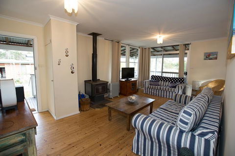 Bush & Bay Cottage - Accommodation Port Macquarie 7