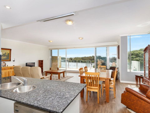Regatta 13 - Accommodation Port Macquarie 9