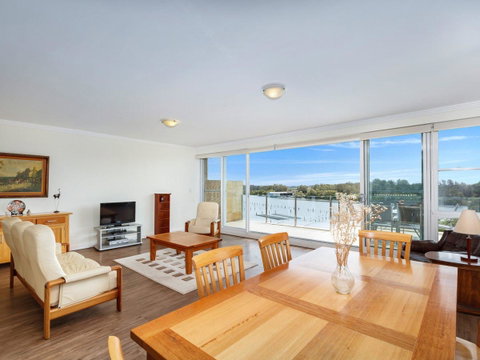 Regatta 13 - Accommodation Port Macquarie 5