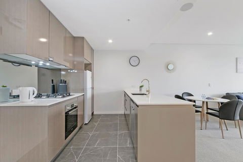 Stylish And Neat Two Bed Apartment In Wentworth Point - Accommodation Port Macquarie 5
