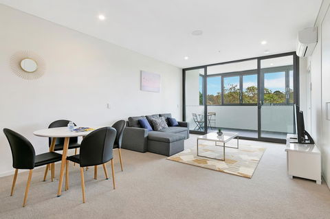 Stylish And Neat Two Bed Apartment In Wentworth Point - Accommodation Port Macquarie 4