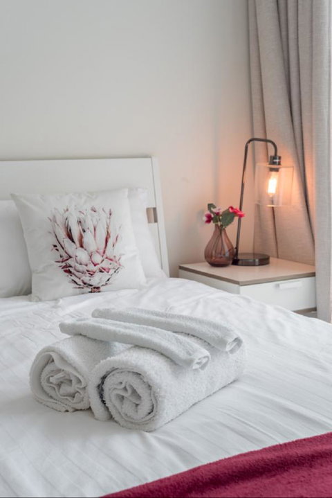 Sydney CBD Modern 2 Bedroom Apartment + Free Car Parking - Accommodation Port Macquarie 10