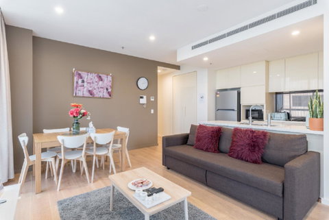 Sydney CBD Modern 2 Bedroom Apartment + Free Car Parking - Accommodation Port Macquarie 3