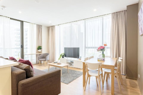 Sydney CBD Modern 2 Bedroom Apartment + Free Car Parking - Accommodation Port Macquarie 0