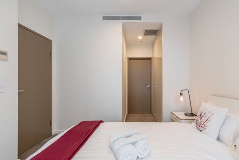 Sydney CBD Modern 2 Bedroom Apartment + Free Car Parking - Accommodation Port Macquarie 9
