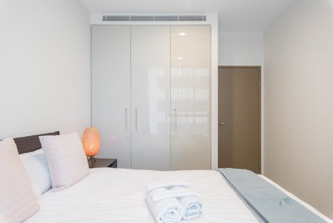 Sydney CBD Modern 2 Bedroom Apartment + Free Car Parking - Accommodation Port Macquarie 12