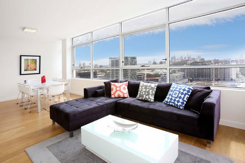 Gadigal Groove - Modern And Bright 3BR Executive Apartment In Zetland With Views - Accommodation Port Macquarie 0