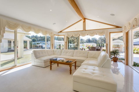 One Mile Mansion - Private Coastal Retreat FREE FAMILY ADVENTURE PASS - Accommodation Port Macquarie 11