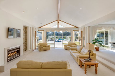 One Mile Mansion - Private Coastal Retreat FREE FAMILY ADVENTURE PASS - Accommodation Port Macquarie 13