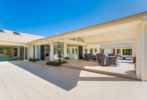 One Mile Mansion - Private Coastal Retreat FREE FAMILY ADVENTURE PASS - Accommodation Port Macquarie 18