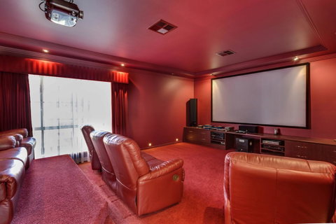 One Mile Mansion - Private Coastal Retreat FREE FAMILY ADVENTURE PASS - Accommodation Port Macquarie 6