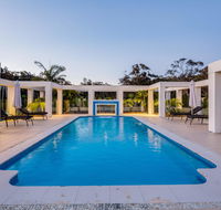 One Mile Mansion - Private Coastal Retreat FREE FAMILY ADVENTURE PASS - Accommodation Port Macquarie