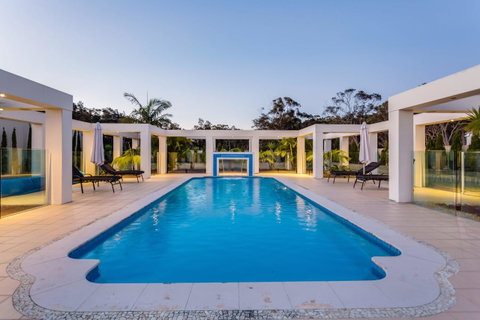 One Mile Mansion - Private Coastal Retreat FREE FAMILY ADVENTURE PASS - Accommodation Port Macquarie 0