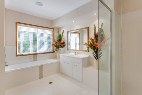 One Mile Mansion - Private Coastal Retreat FREE FAMILY ADVENTURE PASS - Accommodation Port Macquarie 9