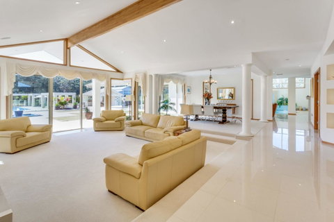 One Mile Mansion - Private Coastal Retreat FREE FAMILY ADVENTURE PASS - Accommodation Port Macquarie 12