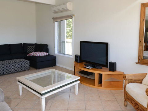 2 Cliff Road - Accommodation Port Macquarie 9