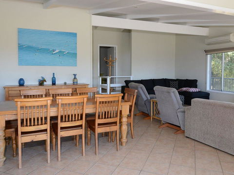 2 Cliff Road - Accommodation Port Macquarie 3
