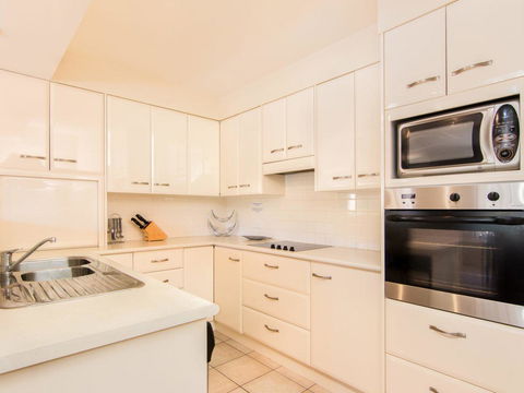 Millennium 102 With Pool In Complex - Accommodation Port Macquarie 9