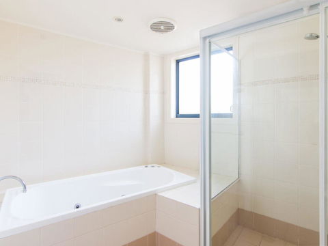 Millennium 102 With Pool In Complex - Accommodation Port Macquarie 4