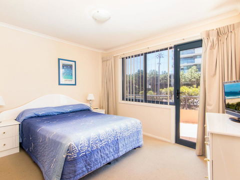 Millennium 102 With Pool In Complex - Accommodation Port Macquarie 3