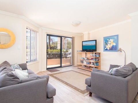 Millennium 102 With Pool In Complex - Accommodation Port Macquarie 7