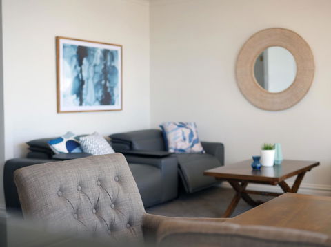 Panoramic Harbour Views And Unbeatable Comfort - Accommodation Port Macquarie 10
