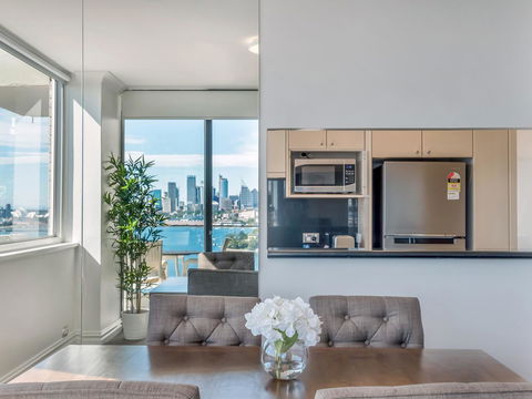 Panoramic Harbour Views And Unbeatable Comfort - Accommodation Port Macquarie 8