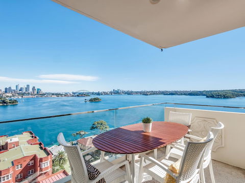 Panoramic Harbour Views And Unbeatable Comfort - Accommodation Port Macquarie 0