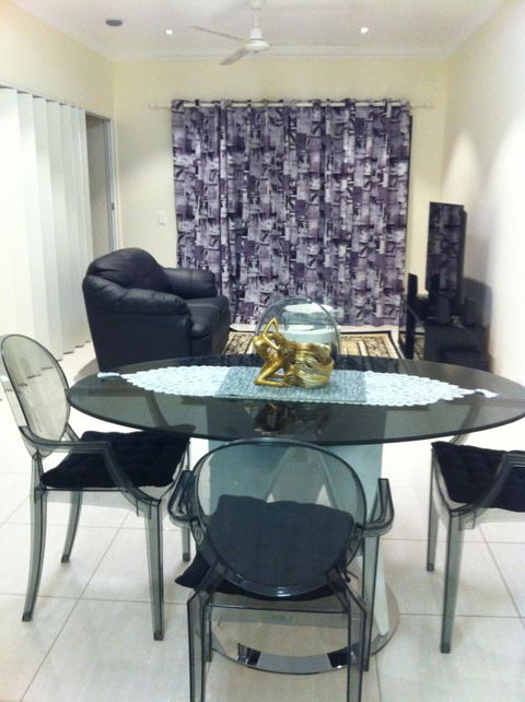 Nomikis\'On The Avenue - Accommodation Port Macquarie 20