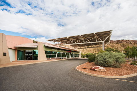 Crowne Plaza Alice Springs Lasseters, An IHG Hotel - Accommodation Port Macquarie 11