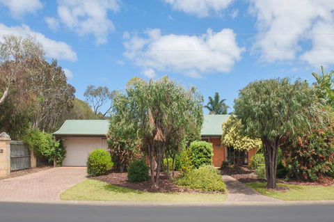 Bottlebrush - Accommodation Port Macquarie 0