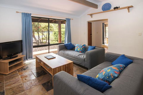 Bottlebrush - Accommodation Port Macquarie 3