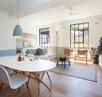 Boutique Sunlit Studio with Designer Furnishings - Accommodation Port Macquarie