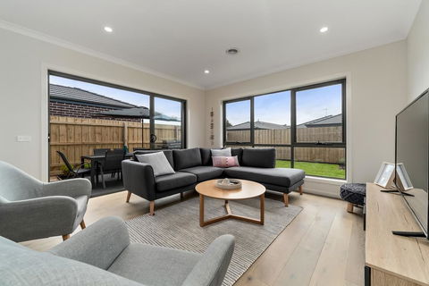 Brand New And Beautiful - Rosebud Holiday Home - Accommodation Port Macquarie 3