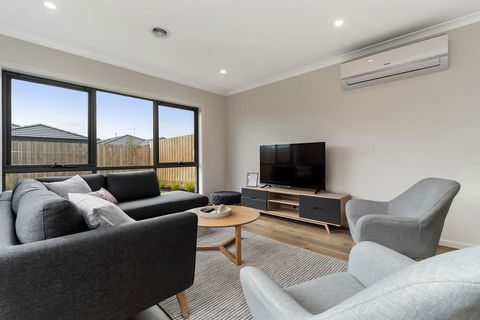 Brand New And Beautiful - Rosebud Holiday Home - Accommodation Port Macquarie 2