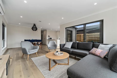 Brand New And Beautiful - Rosebud Holiday Home - Accommodation Port Macquarie 0