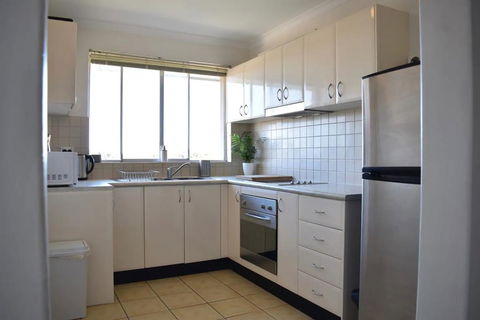 BRIGHT And Airy TOP FLOOR Apartment With FAB Views - Accommodation Port Macquarie 2