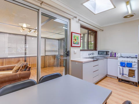 Bright, Neat & Convenient House - Accommodation Port Macquarie 1