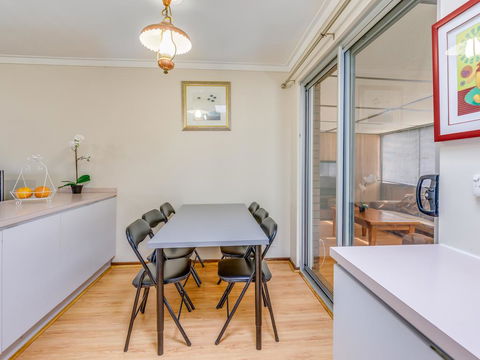 Bright, Neat & Convenient House - Accommodation Port Macquarie 2