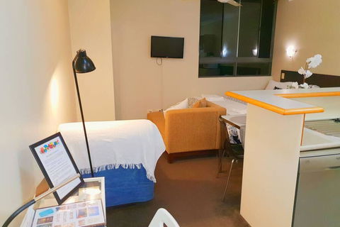 Brisbane City Resort Style Studio Waterfront Apartment - WINTER SPECIAL! - Accommodation Port Macquarie 3