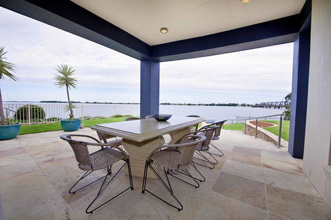 Brookwater- Waterfront On Lake Mulwala - Accommodation Port Macquarie 2
