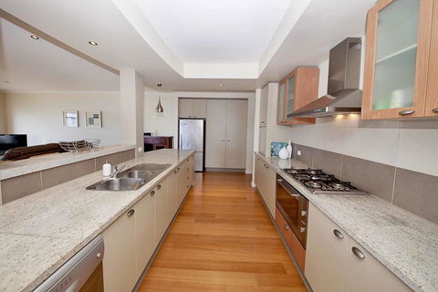 Brookwater- Waterfront On Lake Mulwala - Accommodation Port Macquarie 3