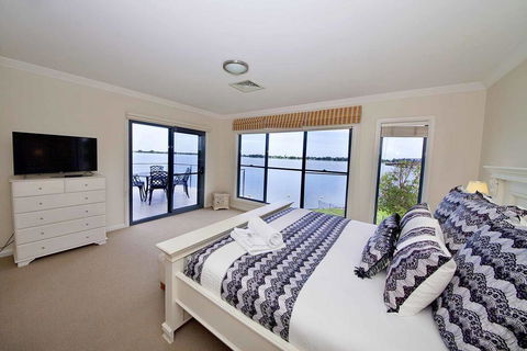 Brookwater- Waterfront On Lake Mulwala - Accommodation Port Macquarie 0