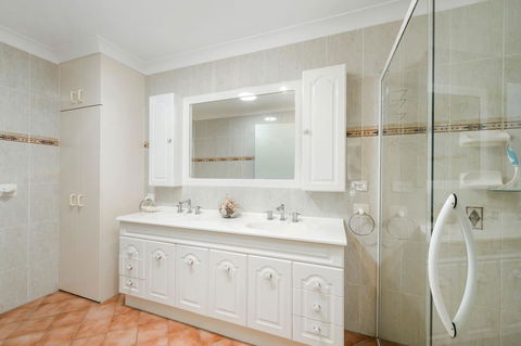 Burkeys, 5 Main Street - Accommodation Port Macquarie 1